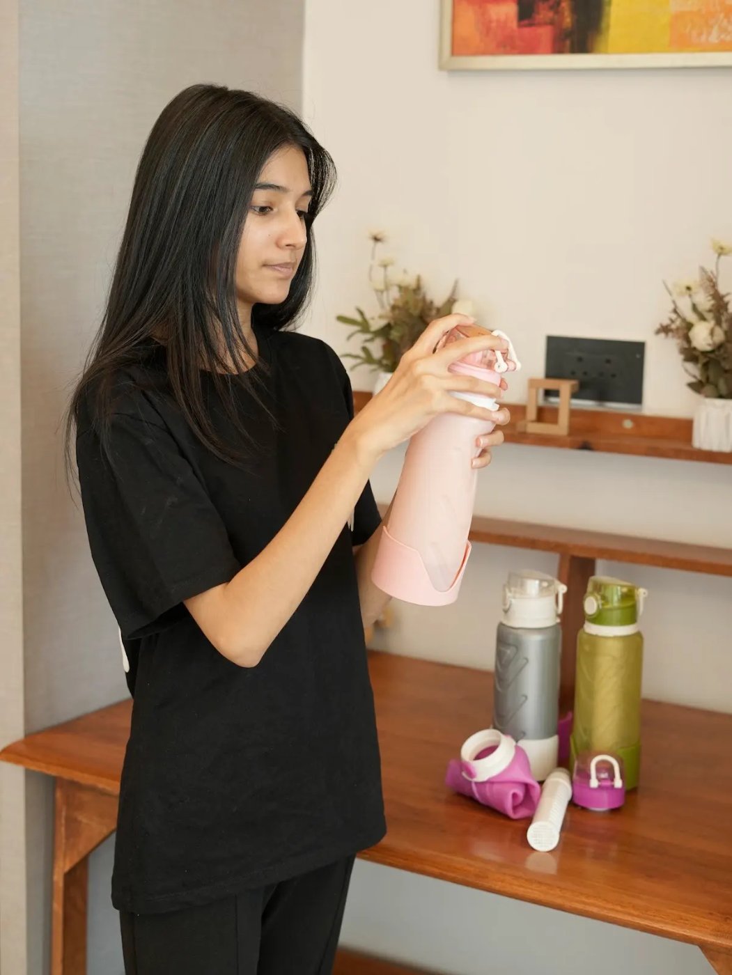 Opening the cap of a blush Fllexibott