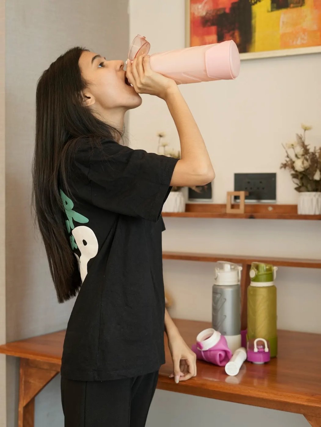 Drinking from a blush Fllexibott at home